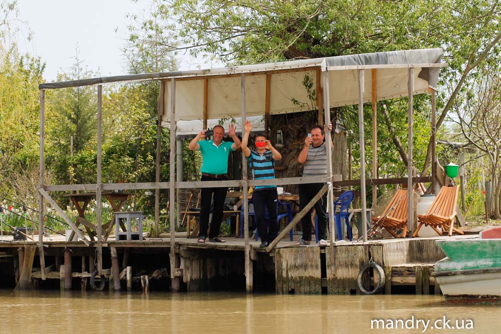 чоловіки передають привіт ми на них вони на нас