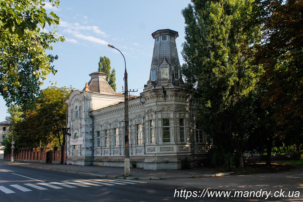 Крюків стара будівля Колишній будинок купця 1-ї гільдії Г. Чуркіна