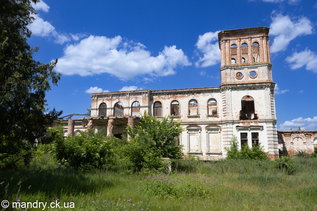 руїни палацу в Ясинуватці