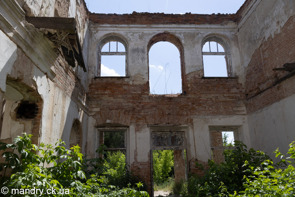 руїни палацу в Ясинуватці
