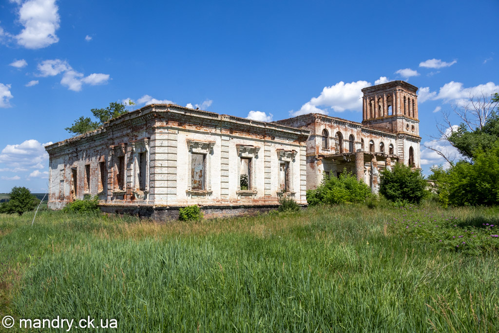 Палац Вінберга в Ясинуватці — головний фасад покинутого маєтку